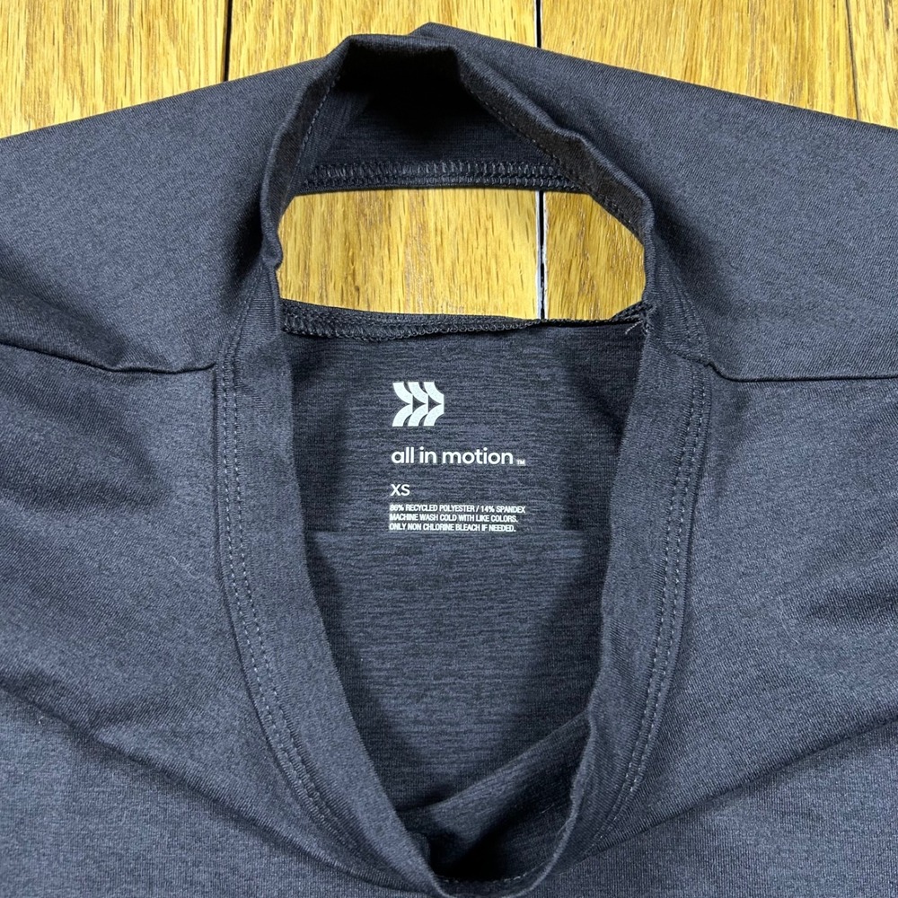 NEW All in Motion XS Activewear Top Long Sleeve‎ Workout Cutout Back Athletic - Picture 3 of 3